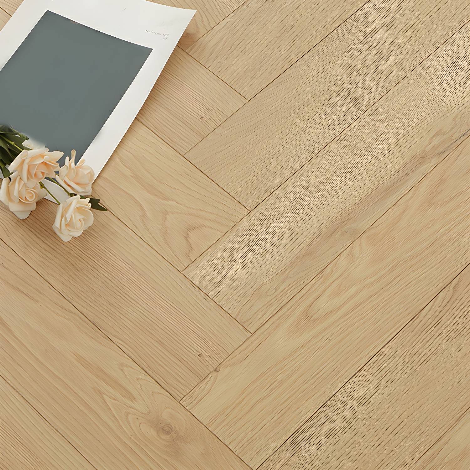 Waterproof Scratch Resistant Smooth Laminate Wood Plank Flooring for Living Spaces