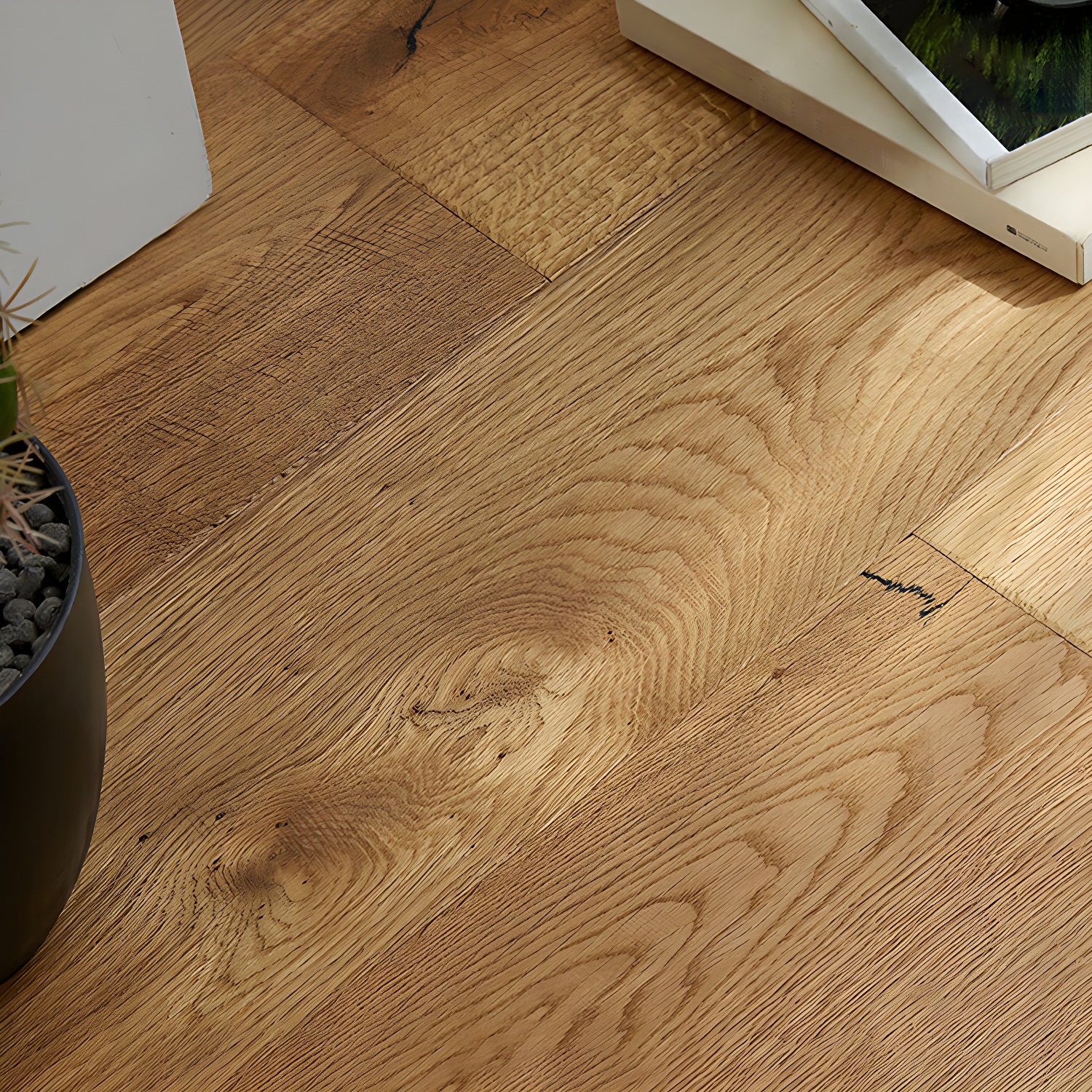 Natural Oak Wire Brushed Solid Wood Click-Lock Hardwood Flooring