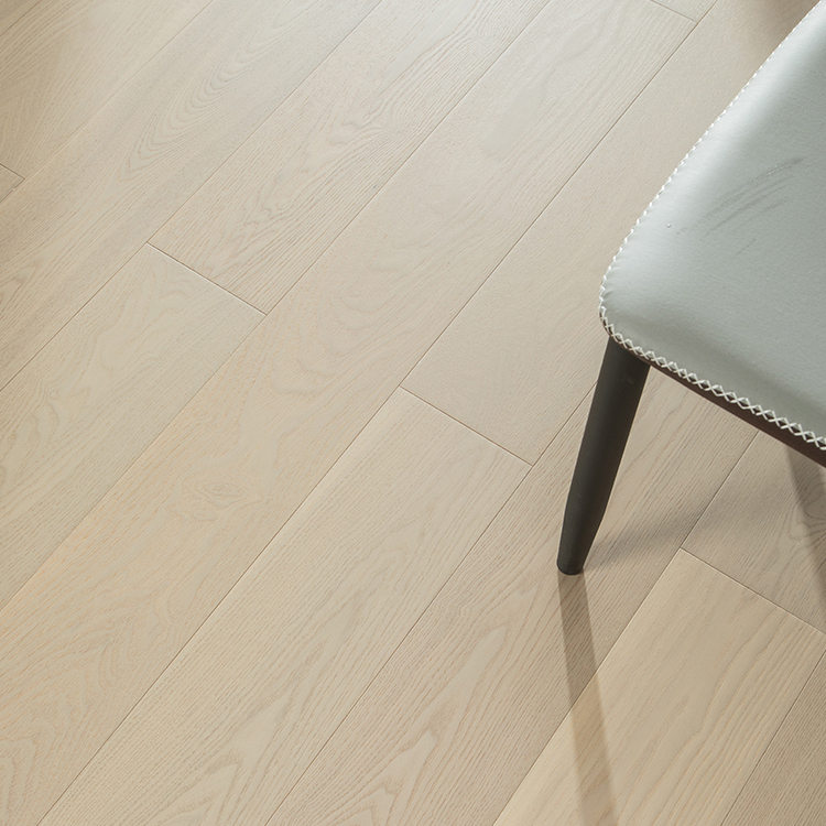 Stylish Click Lock Laminate Wood Planks - Waterproof and Slip Resistant Flooring