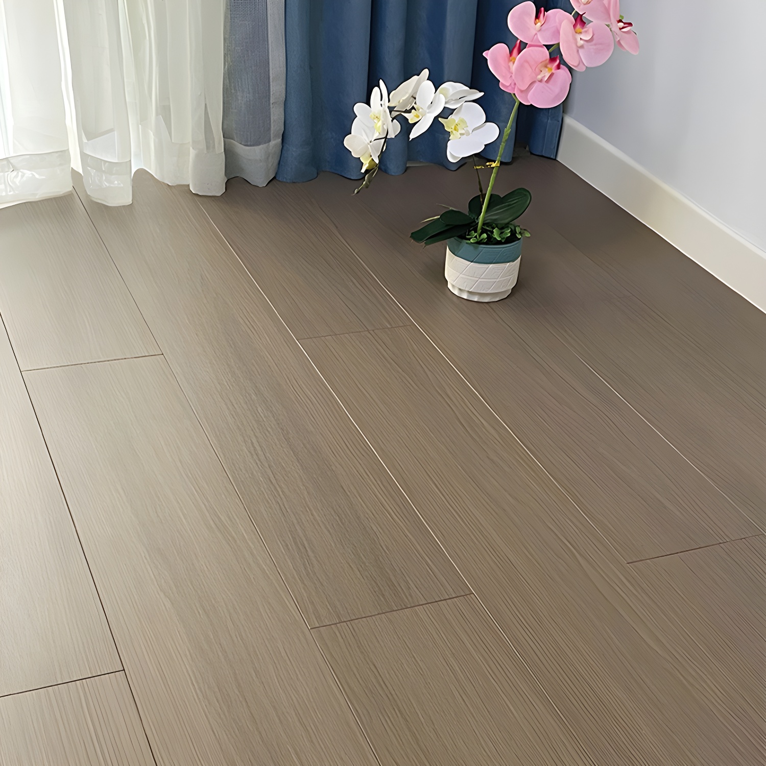 Waterproof Low Gloss Laminate Wood Planks - Scratch Resistant Flooring for Stylish Living Spaces