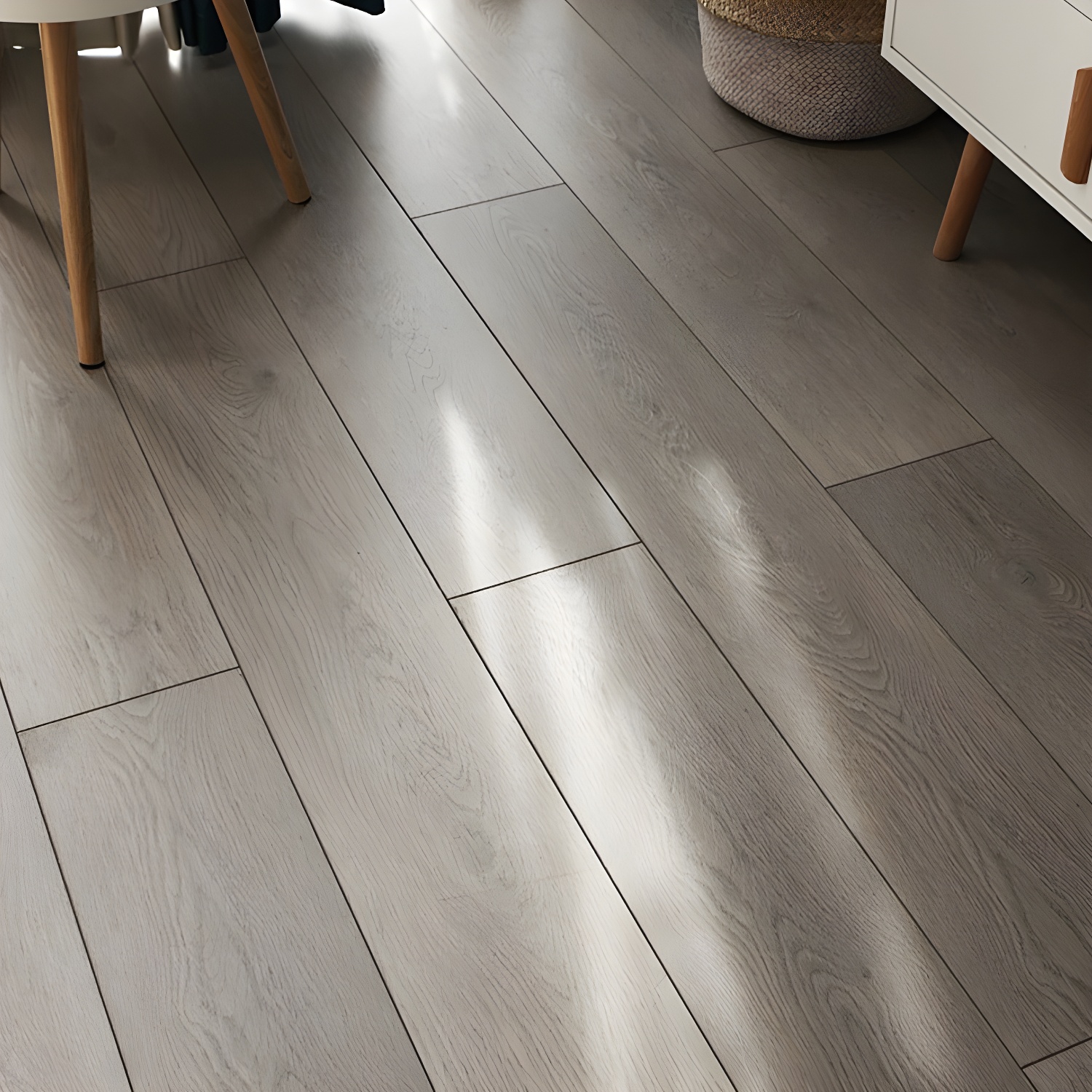 Sensational Smooth Laminate Wood Planks - Waterproof & Scratch Resistant for Modern Living Spaces