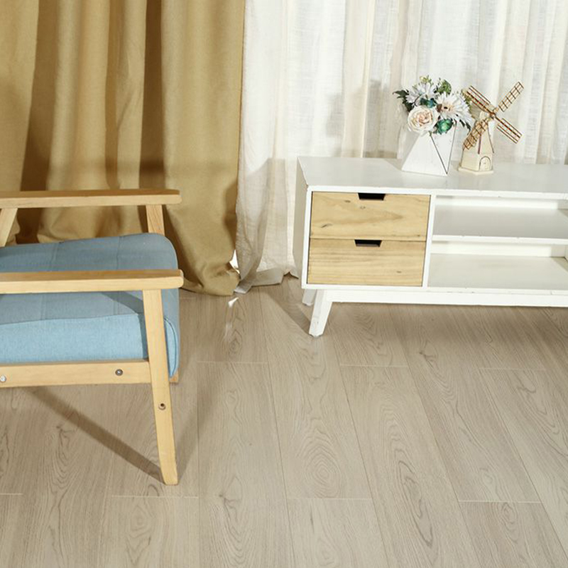 Light Wood Matte Pine Click-Lock Solid Wood Hardwood Flooring