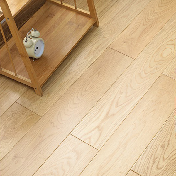 Elegant Oak Solidwood Smooth Surface Medium Wood Matte Hardwood Flooring