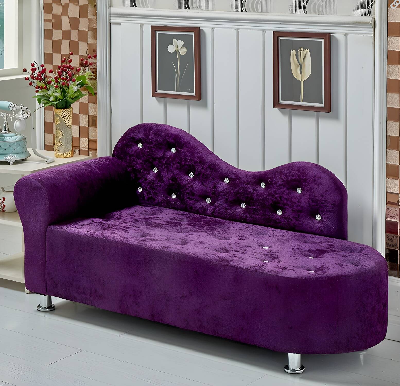 Elegant Tufted Chaise Lounge with Wooden Frame and Pillow Set