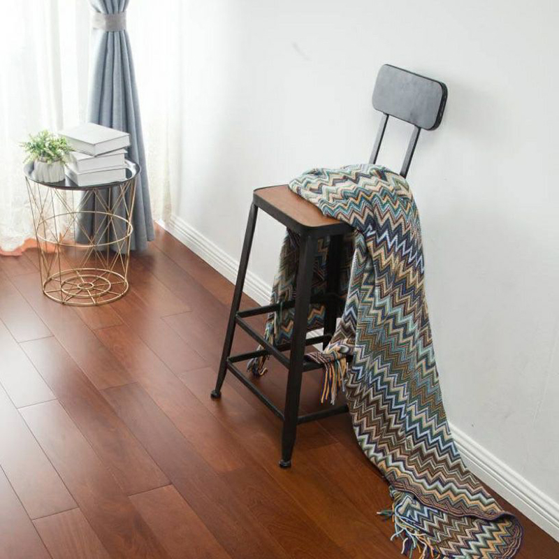 Waterproof and Scratch Resistant Solid Cumaru Wood Click-Lock Flooring with Smooth Surface Texture